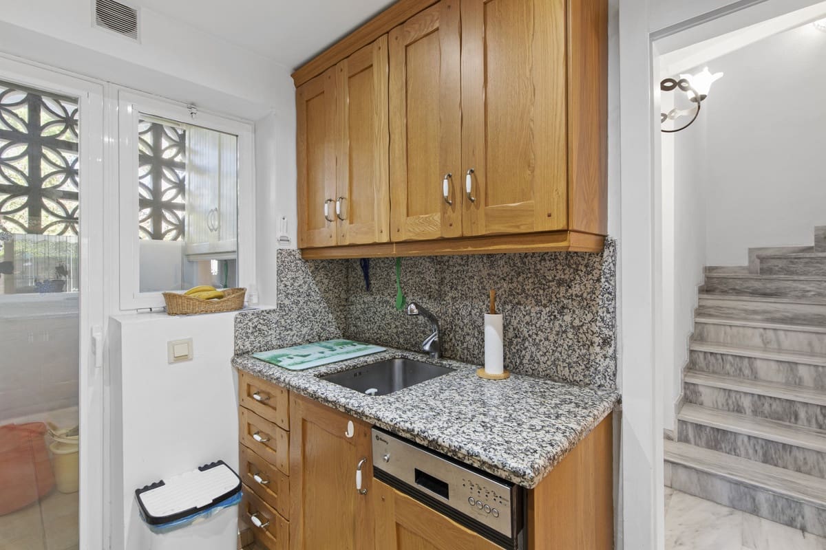 3 Zimmer Haus zu verkaufen in Estepona mit Pool - 695.000 € (Ref: 9670497)