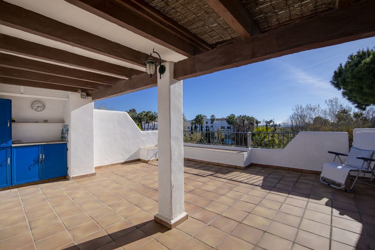 3 Zimmer Haus zu verkaufen in Estepona mit Pool - 695.000 € (Ref: 9670497)