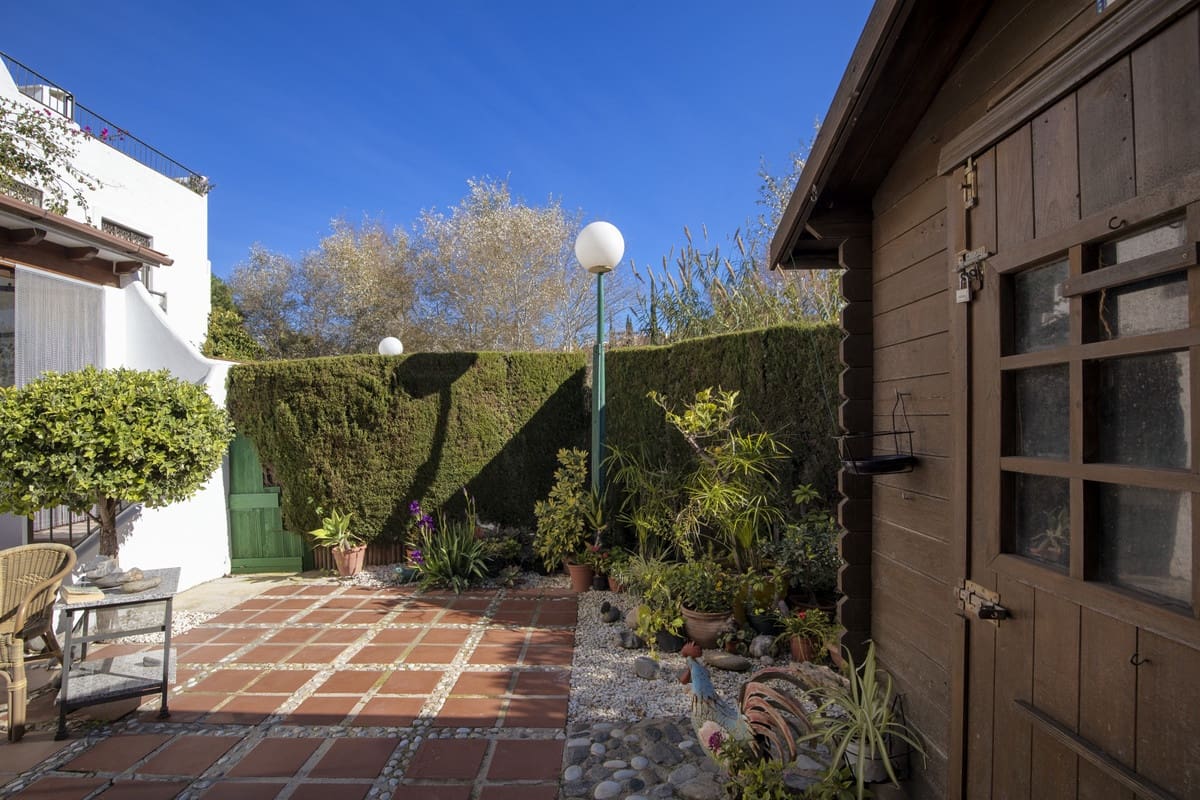 3 Zimmer Haus zu verkaufen in Estepona mit Pool - 695.000 € (Ref: 9670497)