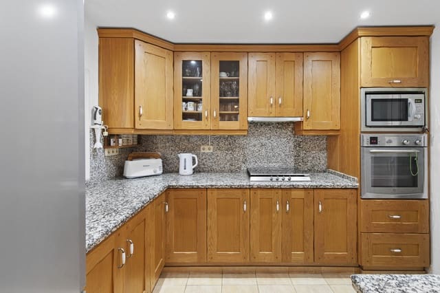 3 Zimmer Haus zu verkaufen in Centro, Estepona mit Pool - 665.000 € (Ref: 9670497)
