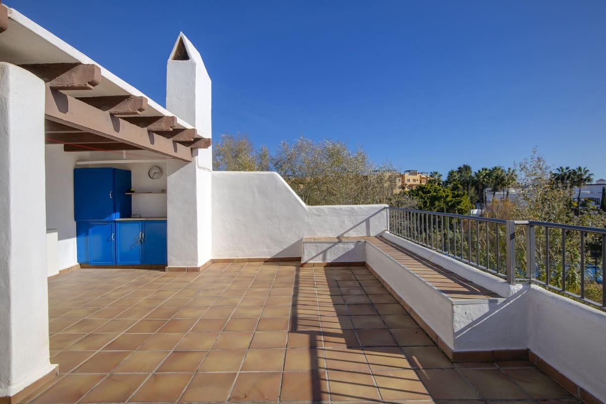 3 soveværelse Byhus til salg i Estepona med swimmingpool - € 665.000 (Ref: 9670497)