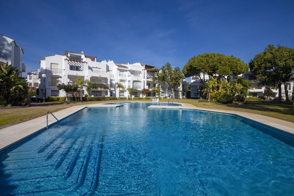 3 soveværelse Byhus til salg i Estepona med swimmingpool - € 665.000 (Ref: 9670497)