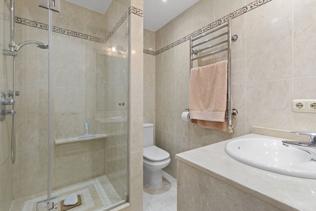 3 soveværelse Byhus til salg i Estepona med swimmingpool - € 665.000 (Ref: 9670497)