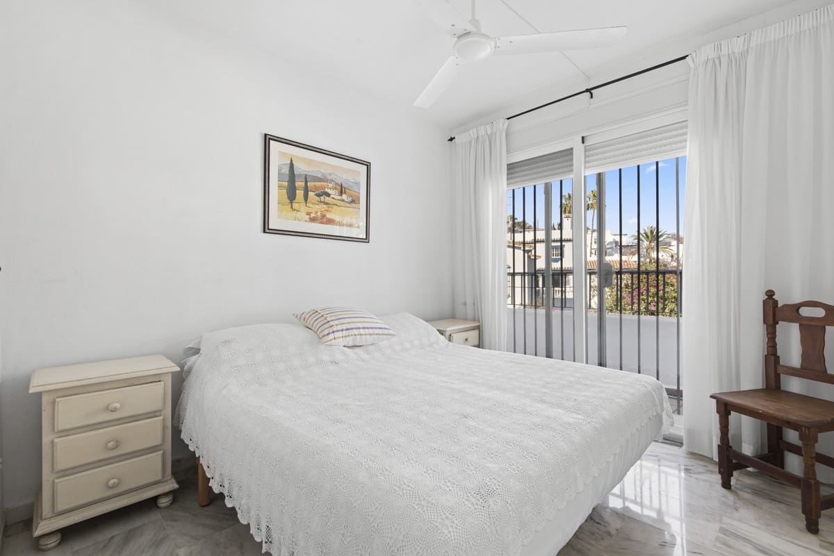 3 soveværelse Byhus til salg i Estepona med swimmingpool - € 665.000 (Ref: 9670497)