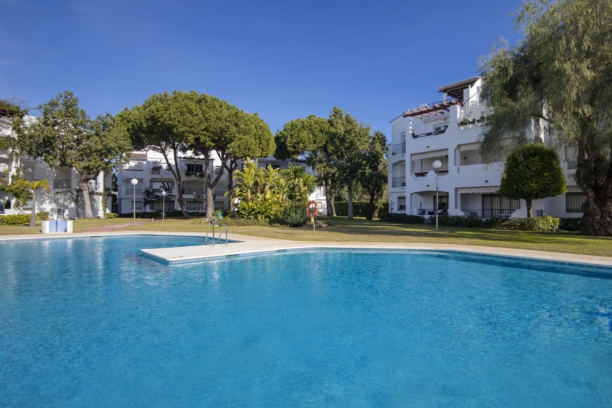 3 soveværelse Byhus til salg i Estepona med swimmingpool - € 665.000 (Ref: 9670497)