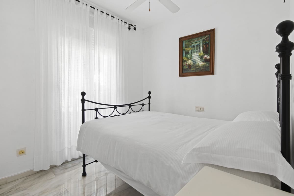 3 soveværelse Byhus til salg i Estepona med swimmingpool - € 665.000 (Ref: 9670497)