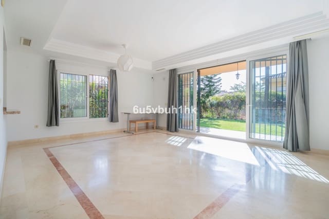 3 soveværelse Semi-Rækkehus til salg i Riviera del Sol, Mijas med swimmingpool - € 525.000 (Ref: 9670498)