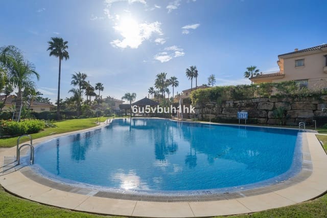 3 soveværelse Semi-Rækkehus til salg i Riviera del Sol, Mijas med swimmingpool - € 525.000 (Ref: 9670498)