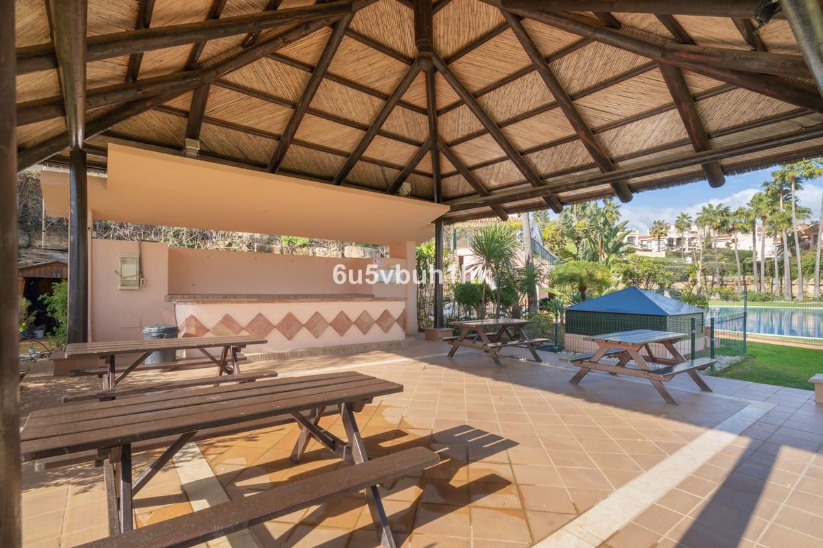 3 soveværelse Semi-Rækkehus til salg i Riviera del Sol med swimmingpool - € 525.000 (Ref: 9670498)