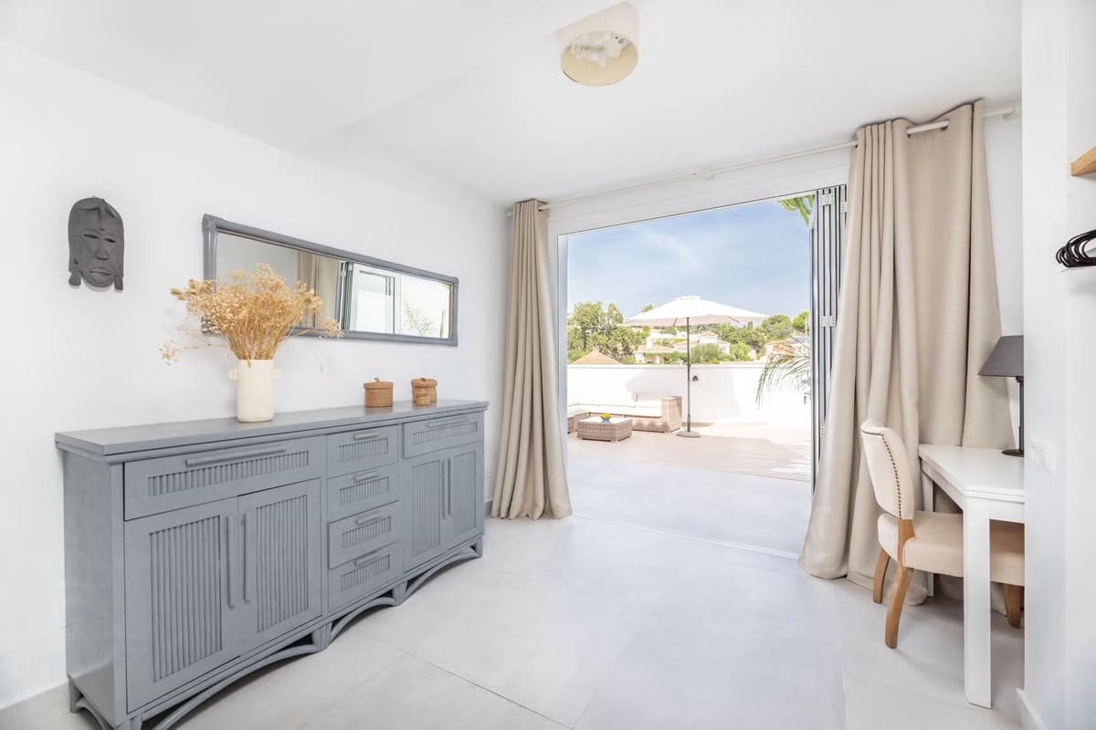 2 bedroom Townhouse for sale in Elviria - € 585,000 (Ref: 9670500)