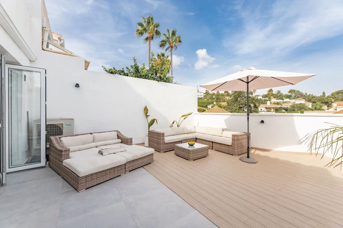 2 bedroom Townhouse for sale in Elviria - € 585,000 (Ref: 9670500)