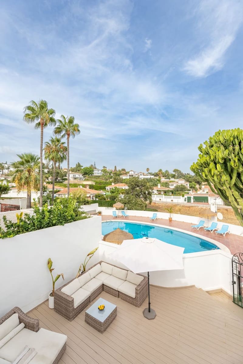 2 bedroom Townhouse for sale in Elviria - € 585,000 (Ref: 9670500)