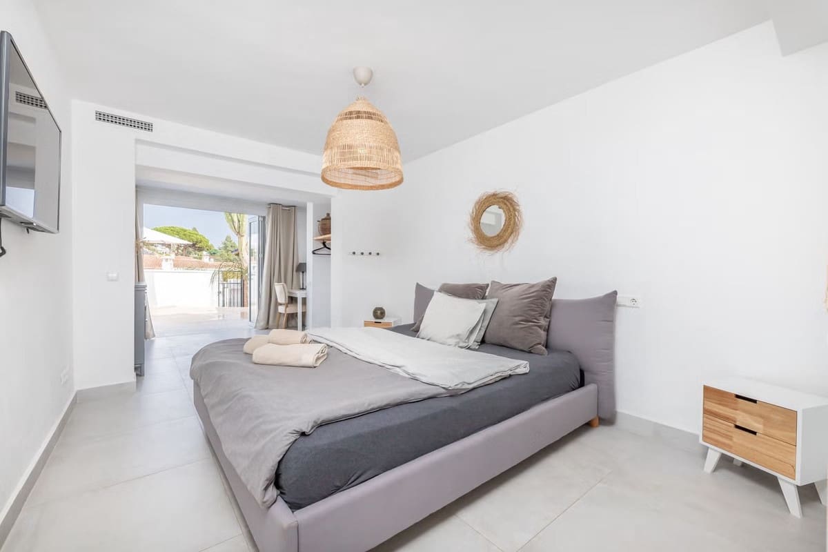 2 bedroom Townhouse for sale in Elviria - € 585,000 (Ref: 9670500)