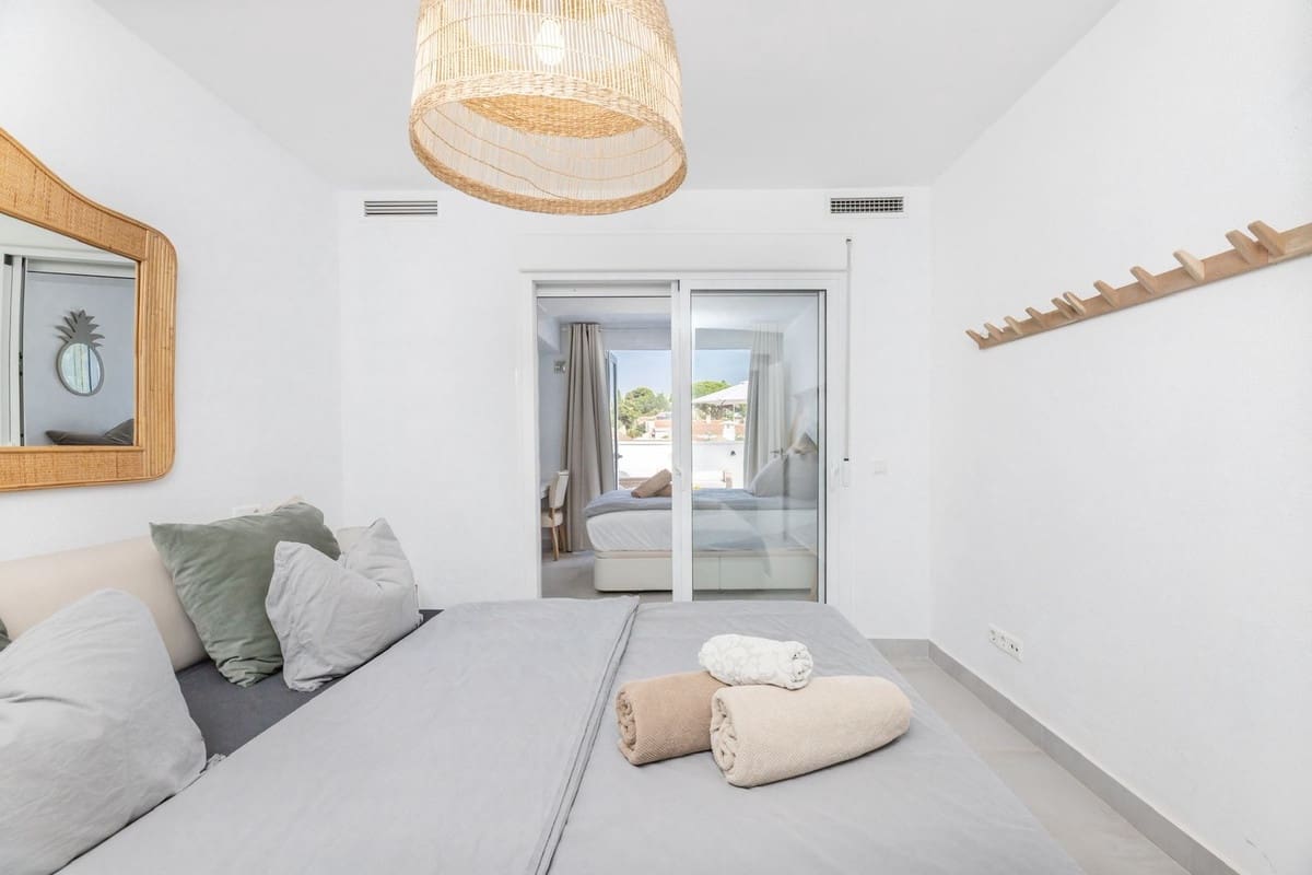 2 bedroom Townhouse for sale in Elviria - € 585,000 (Ref: 9670500)
