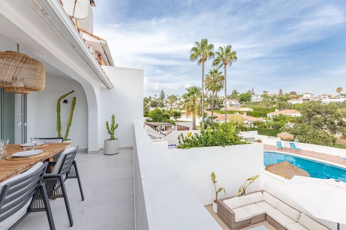 2 bedroom Townhouse for sale in Elviria - € 585,000 (Ref: 9670500)