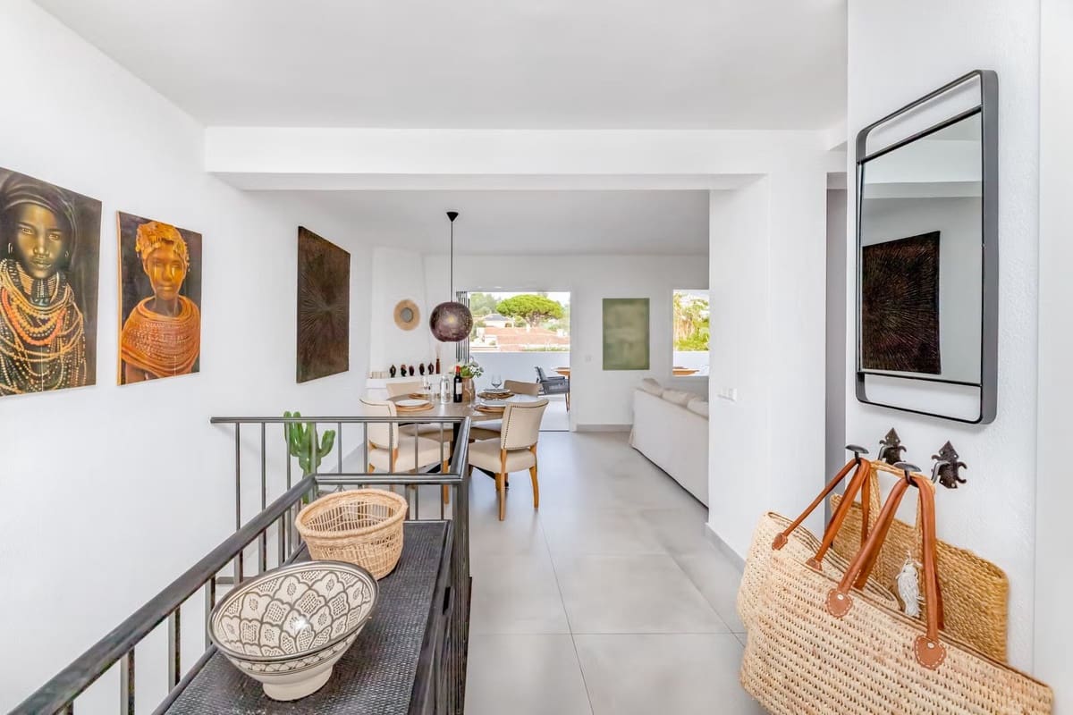 2 bedroom Townhouse for sale in Elviria - € 585,000 (Ref: 9670500)