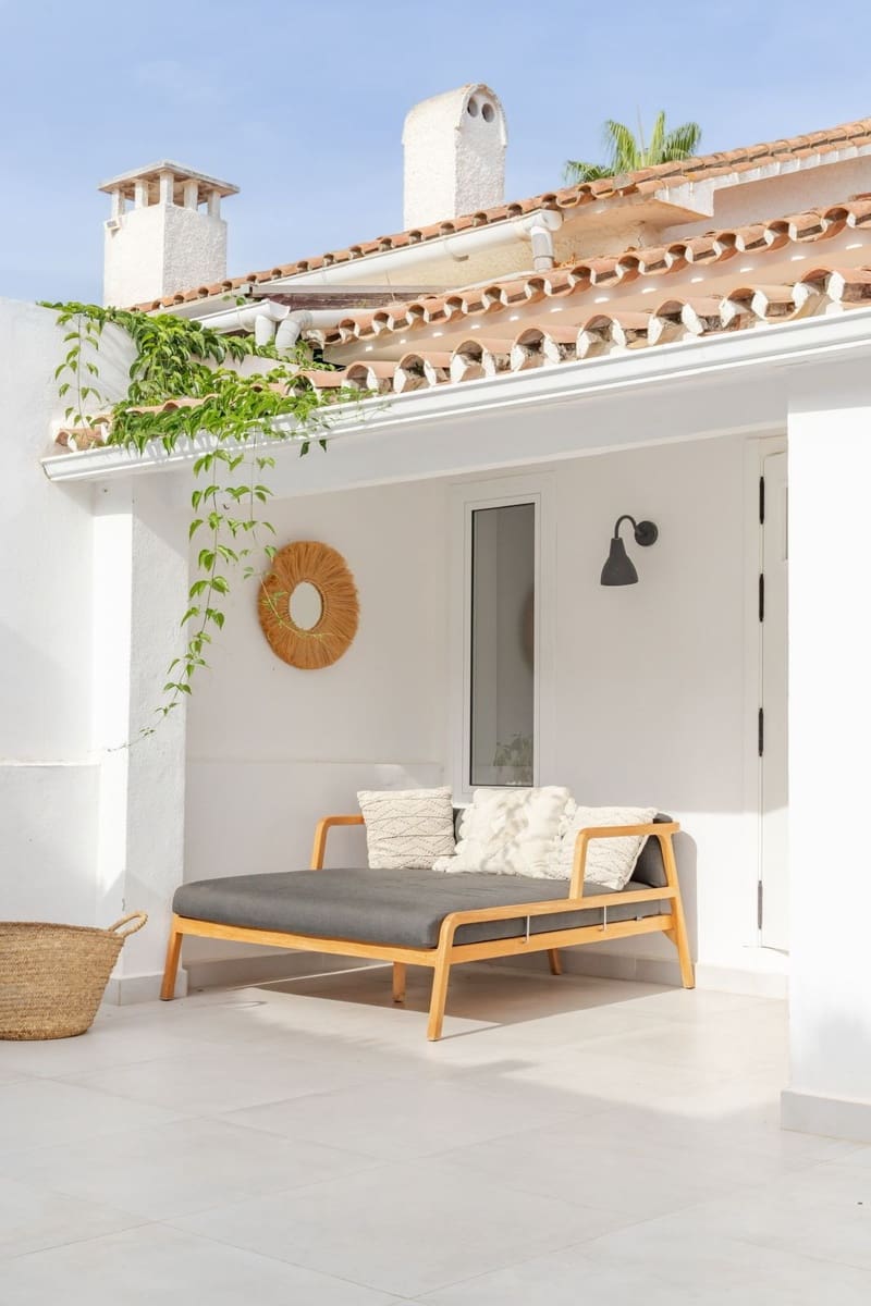 2 bedroom Townhouse for sale in Elviria - € 585,000 (Ref: 9670500)