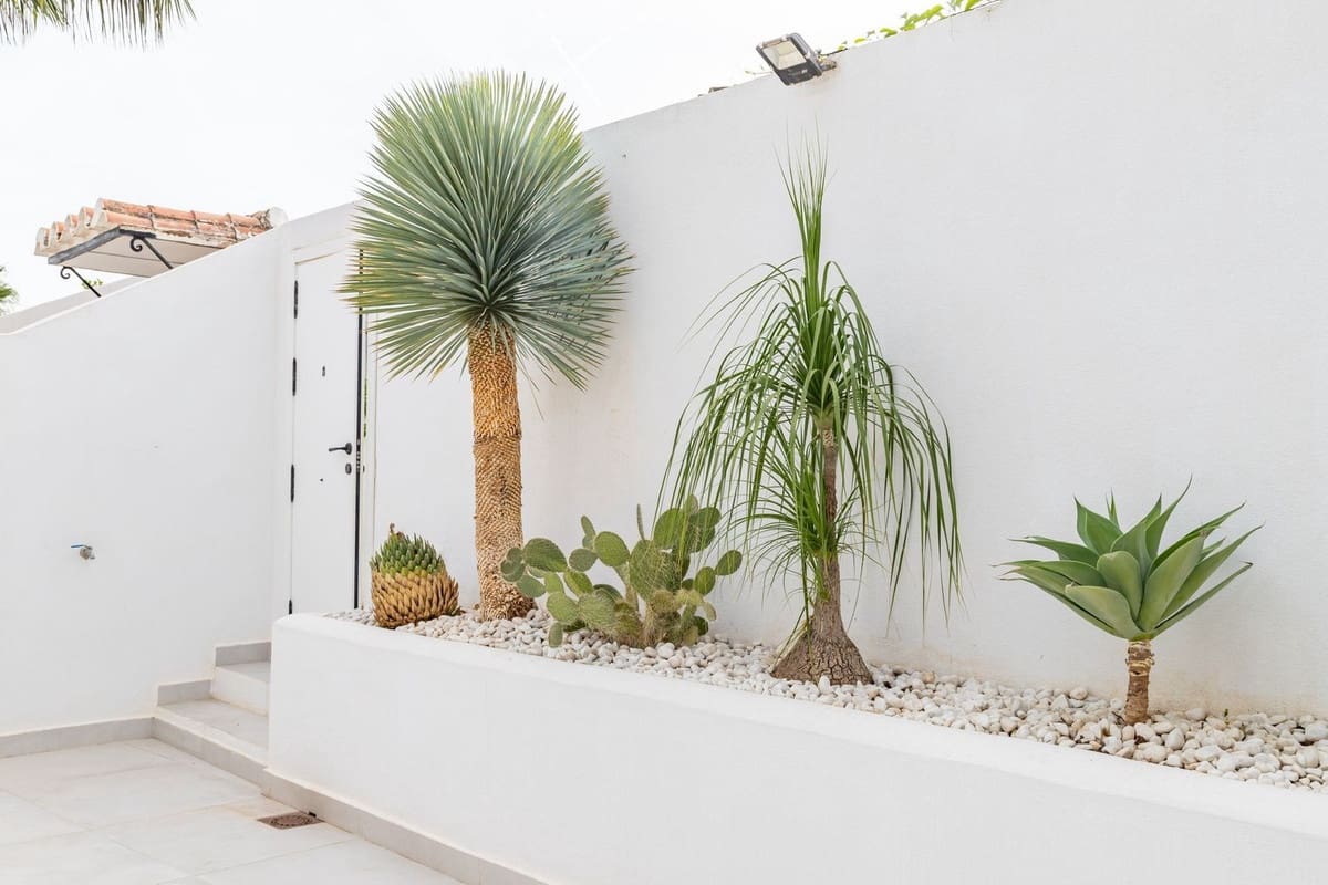 2 bedroom Townhouse for sale in Elviria - € 585,000 (Ref: 9670500)