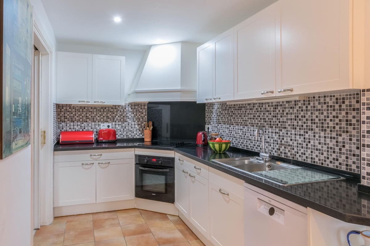 3 makuuhuone Omakotitalo myytävänä paikassa La Duquesa / Puerto de la Duquesa mukana uima-altaan - 515 000 € (Ref: 9670503)