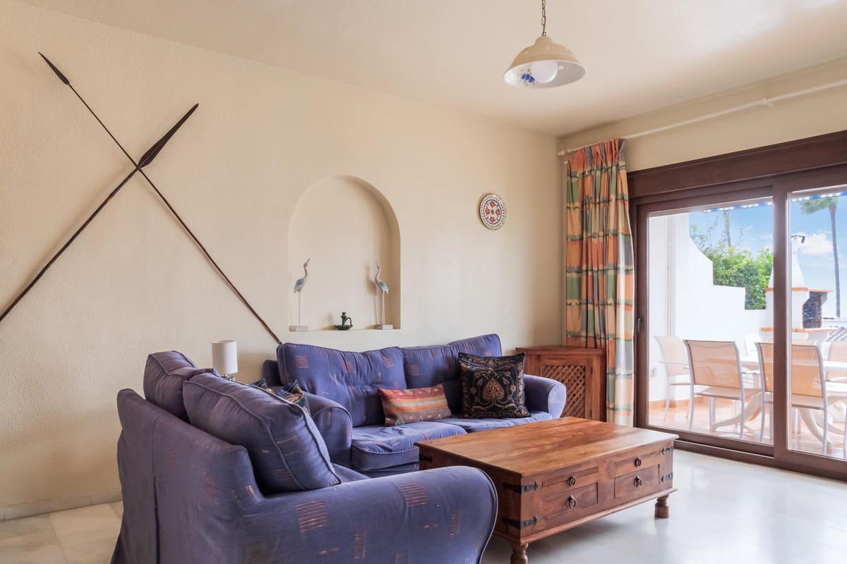 3 makuuhuone Omakotitalo myytävänä paikassa La Duquesa / Puerto de la Duquesa mukana uima-altaan - 515 000 € (Ref: 9670503)