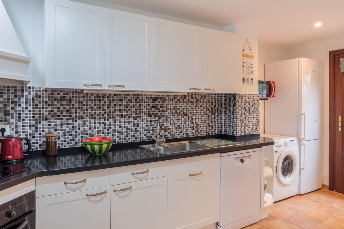 3 bedroom Townhouse for sale in La Duquesa / Puerto de la Duquesa with pool - € 515,000 (Ref: 9670503)