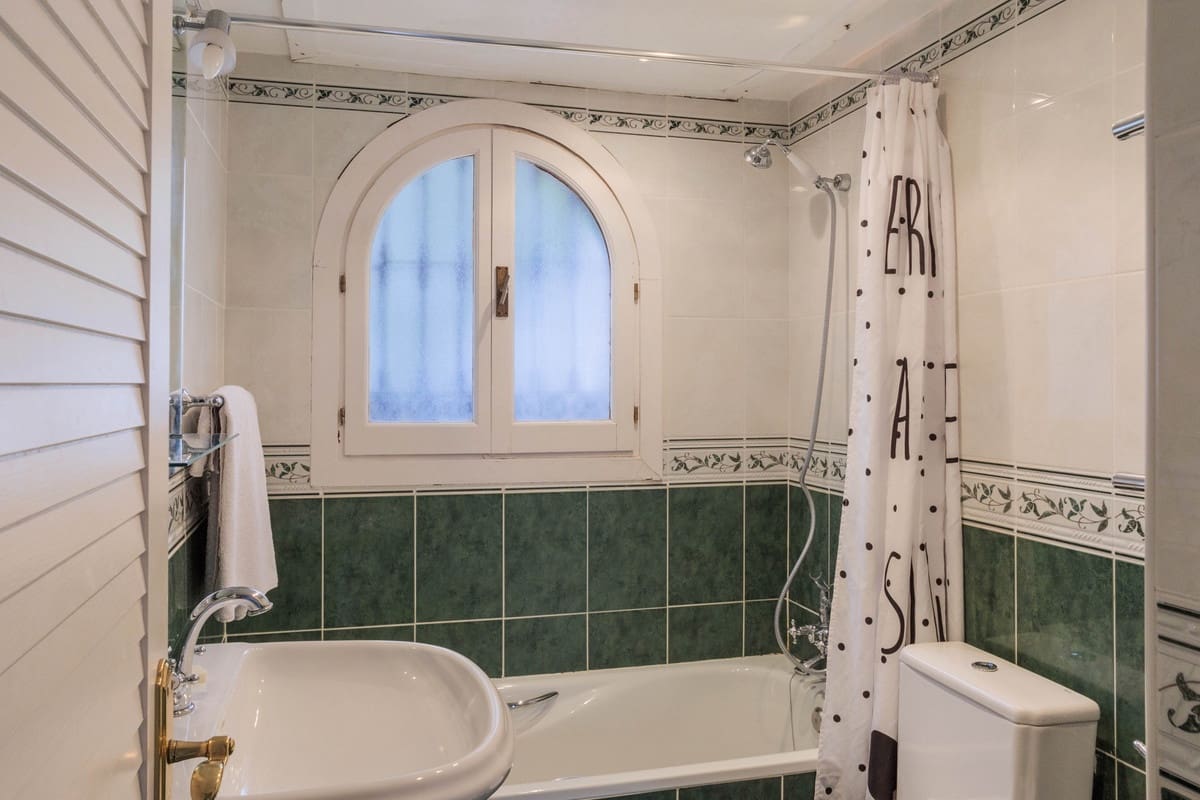 3 bedroom Townhouse for sale in La Duquesa / Puerto de la Duquesa with pool - € 515,000 (Ref: 9670503)