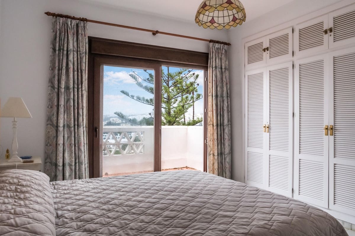 3 bedroom Townhouse for sale in La Duquesa / Puerto de la Duquesa with pool - € 515,000 (Ref: 9670503)