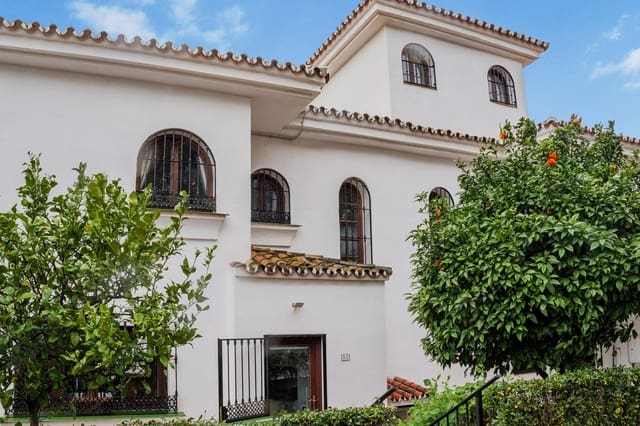 3 quarto Casa em Banda para venda em La Duquesa / Puerto de la Duquesa, Manilva com piscina - 499 000 € (Ref: 9670503)