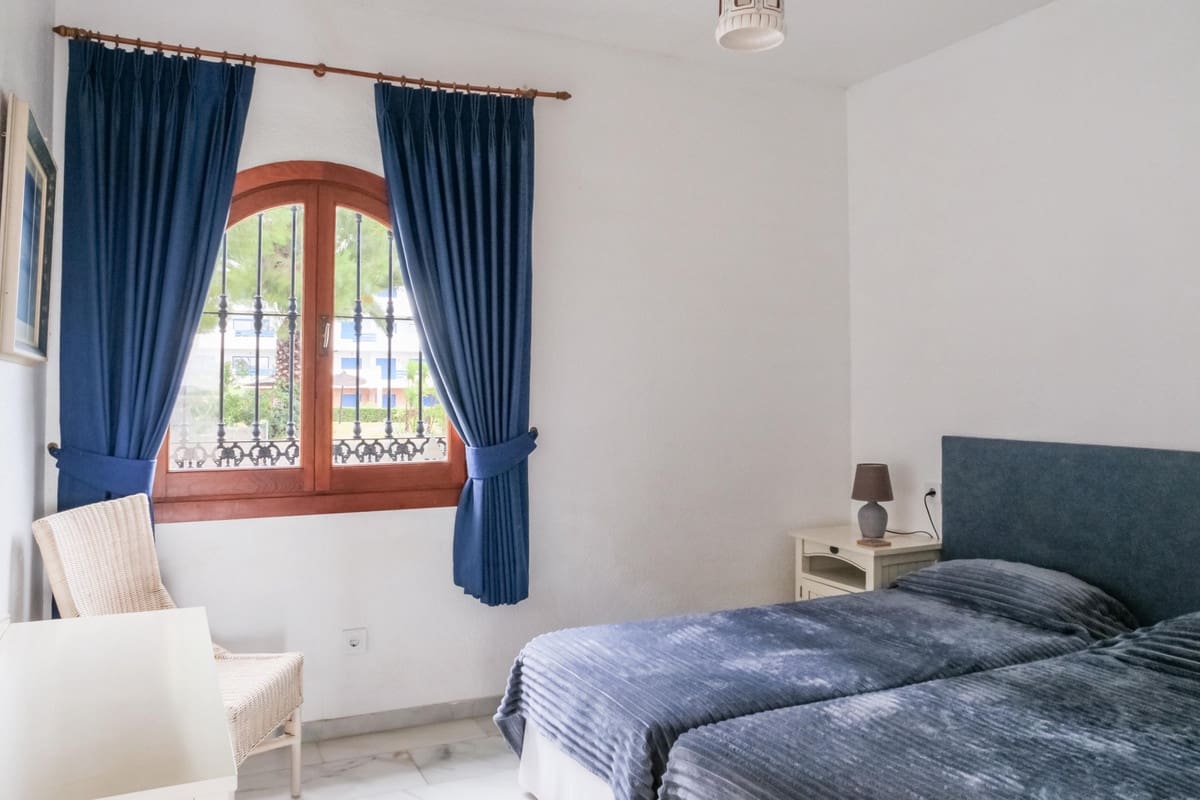 3 bedroom Townhouse for sale in La Duquesa / Puerto de la Duquesa with pool - € 499,000 (Ref: 9670503)
