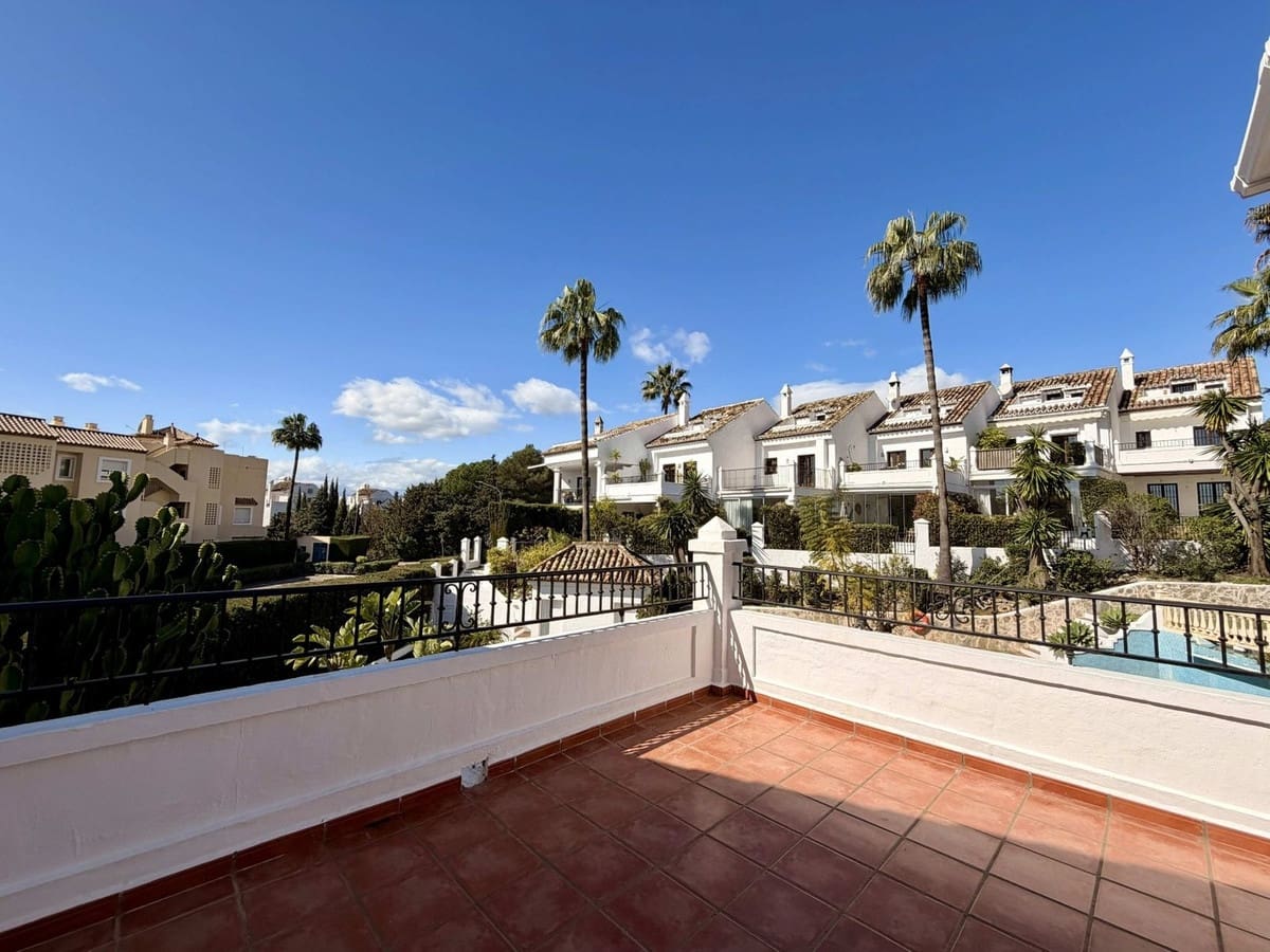 3 slaapkamer Huis te koop in Marbella met zwembad - € 650.000 (Ref: 9670504)