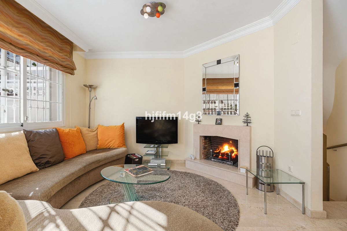 3 soverom Hus til salgs i Nueva Andalucia med svømmebasseng - € 595 000 (Ref: 9670506)