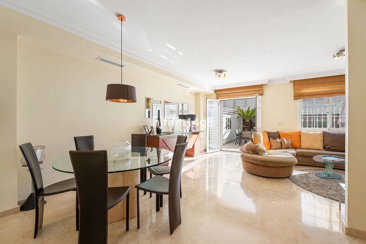 3 soverom Hus til salgs i Nueva Andalucia med svømmebasseng - € 595 000 (Ref: 9670506)