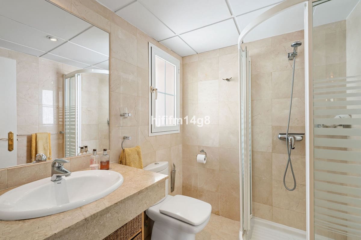 3 soverom Hus til salgs i Nueva Andalucia med svømmebasseng - € 595 000 (Ref: 9670506)