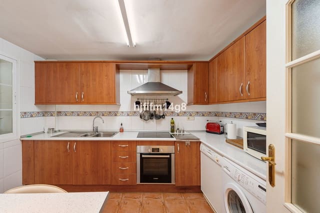 Casa de 3 habitaciones en La Dama de Noche - La Alzambra, Marbella en venta con piscina - 595.000 € (Ref: 9670506)