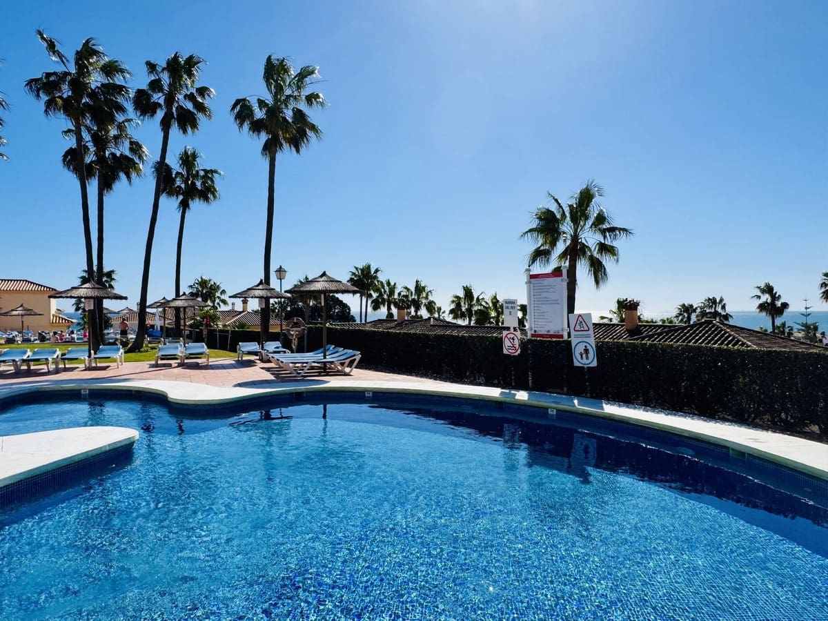 2 bedroom Townhouse for sale in Mijas Costa with pool - € 579,000 (Ref: 9670507)