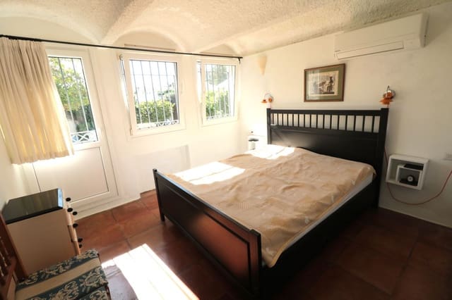 3 Zimmer Villa zu verkaufen in Centro, Estepona mit Pool - 569.000 € (Ref: 9670508)