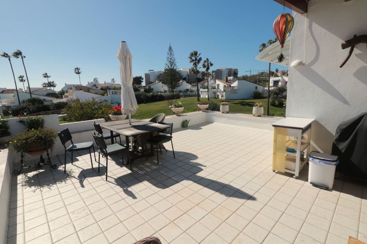 3 Zimmer Villa zu verkaufen in Estepona mit Pool - 569.000 € (Ref: 9670508)