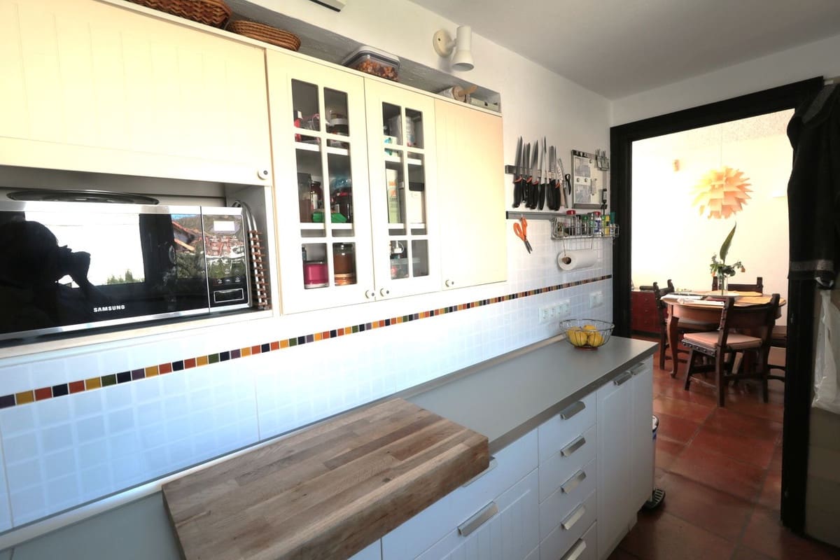 3 Zimmer Villa zu verkaufen in Estepona mit Pool - 569.000 € (Ref: 9670508)