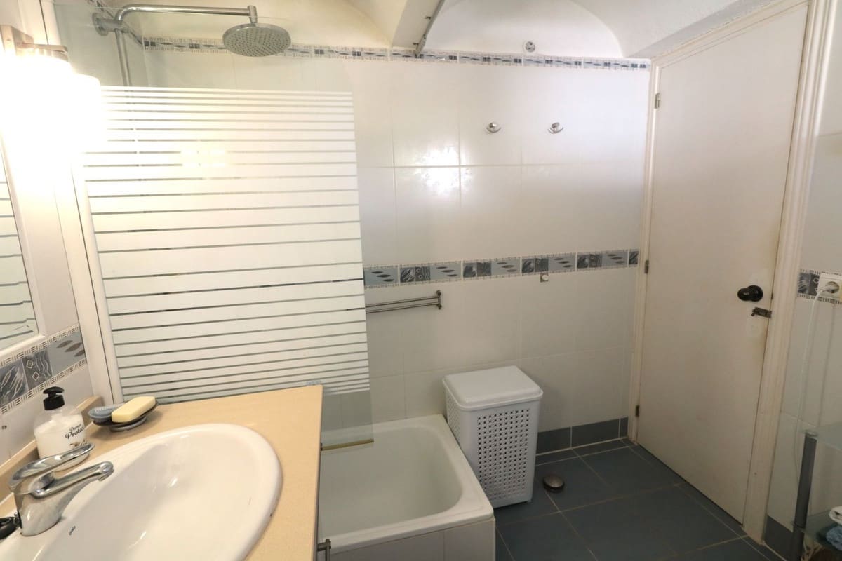 3 Zimmer Villa zu verkaufen in Estepona mit Pool - 569.000 € (Ref: 9670508)