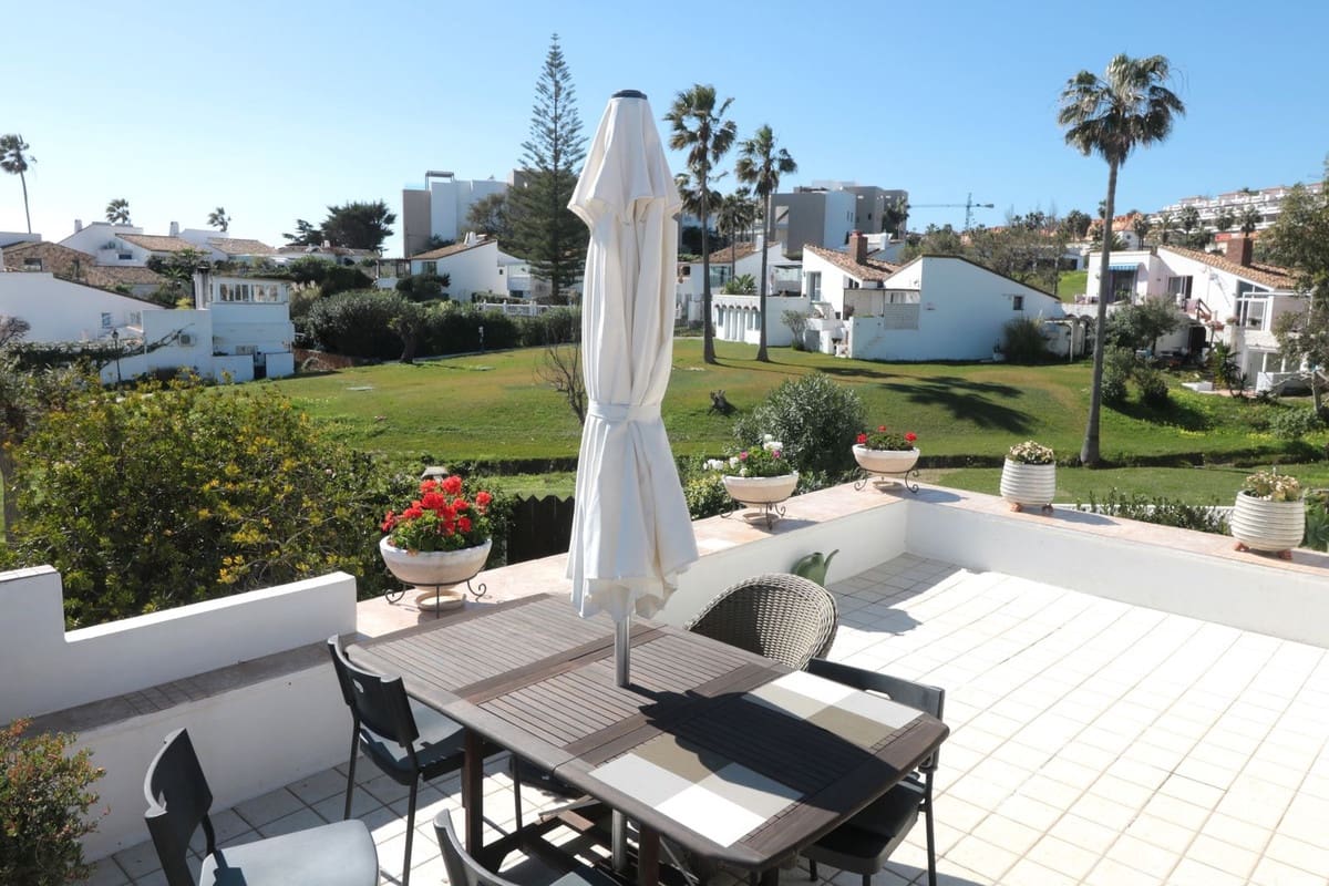 3 Zimmer Villa zu verkaufen in Estepona mit Pool - 569.000 € (Ref: 9670508)