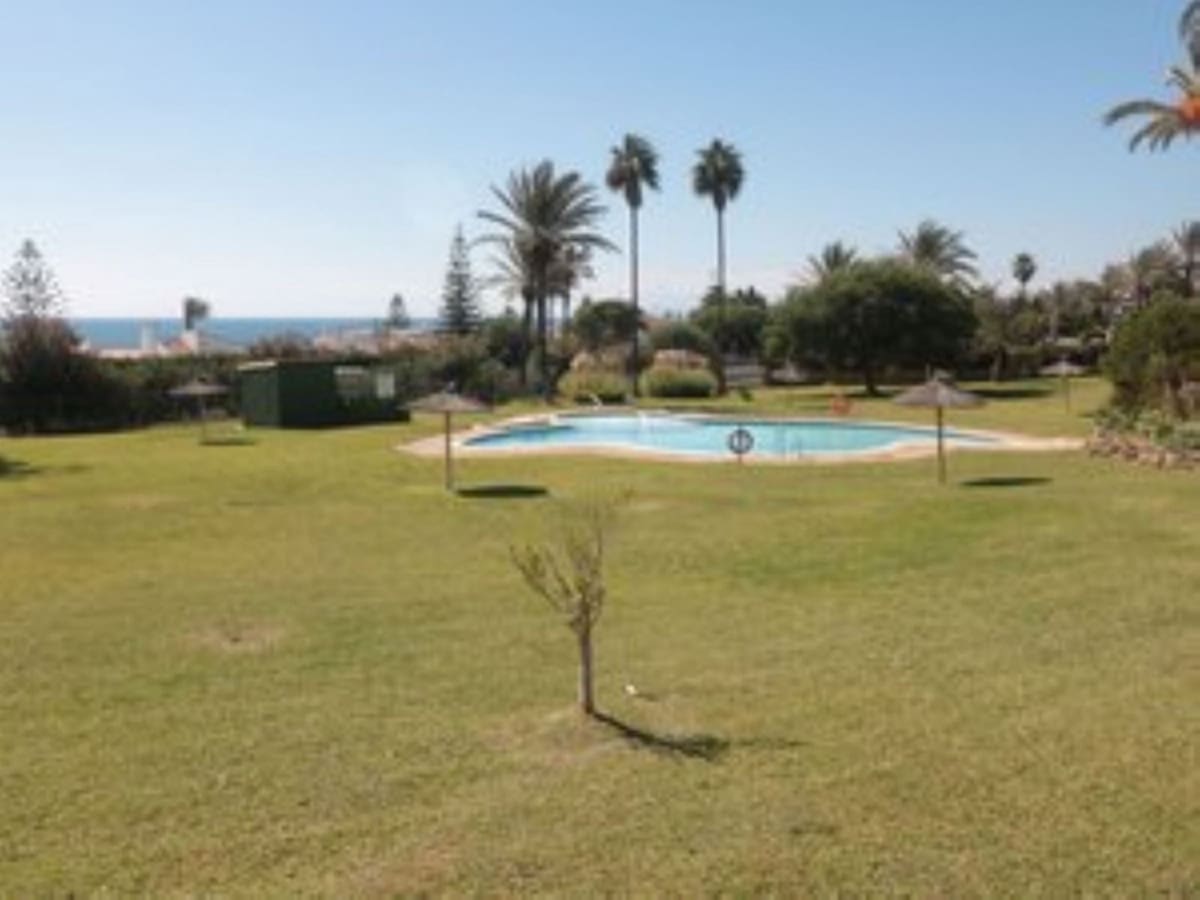 3 Zimmer Villa zu verkaufen in Estepona mit Pool - 569.000 € (Ref: 9670508)