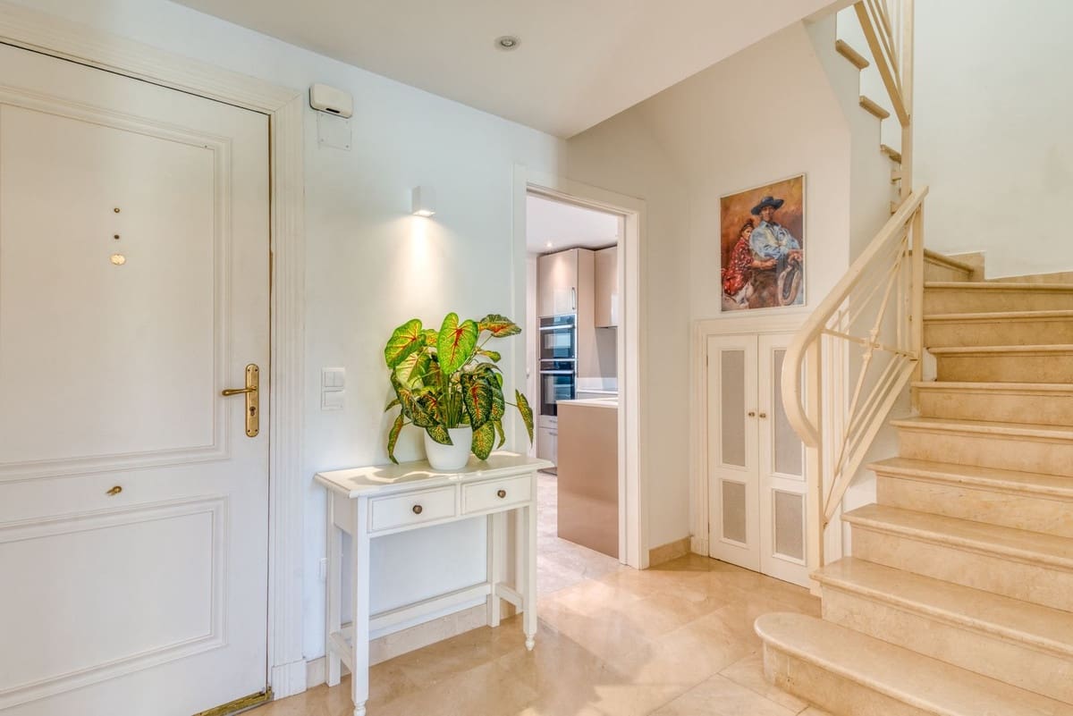 3 bedroom Townhouse for sale in La Quinta with pool - € 695,000 (Ref: 9670510)