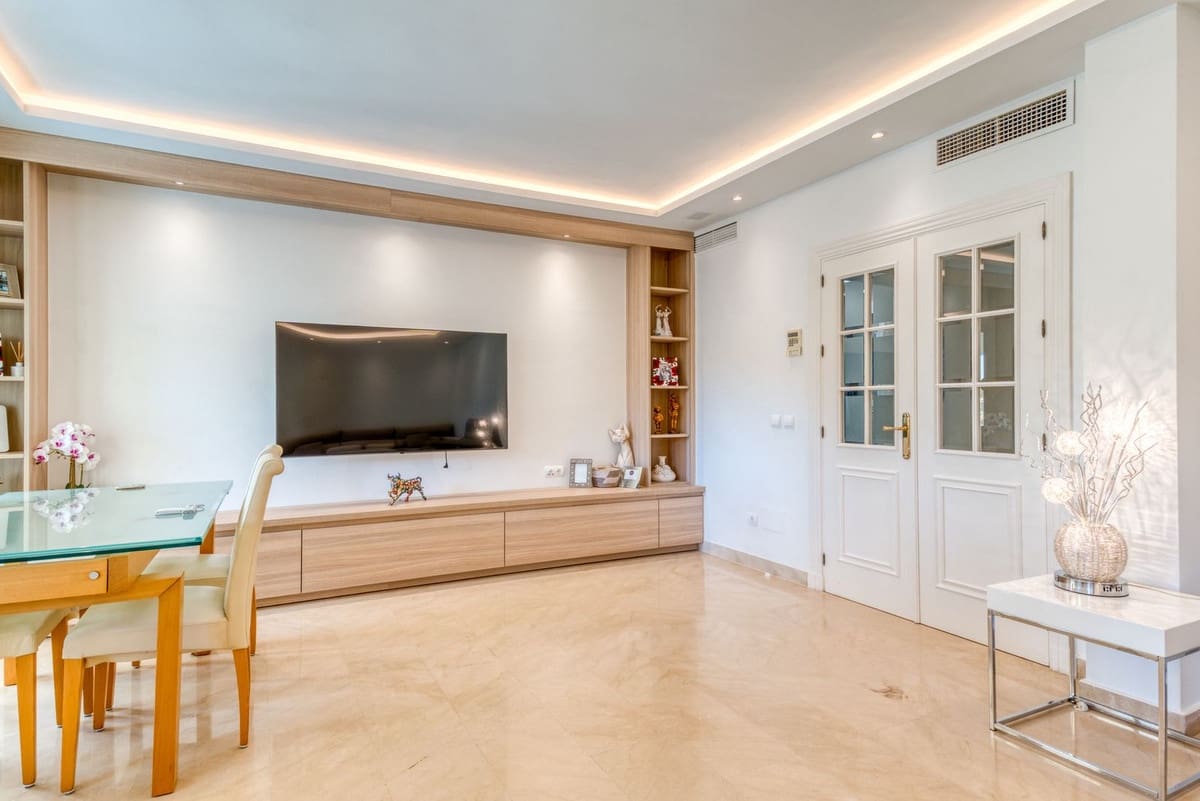 3 bedroom Townhouse for sale in La Quinta with pool - € 695,000 (Ref: 9670510)