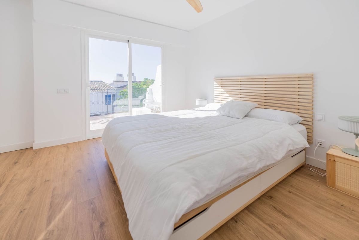 4 bedroom Semi-detached Villa for sale in Calahonda - € 587,000 (Ref: 9670511)