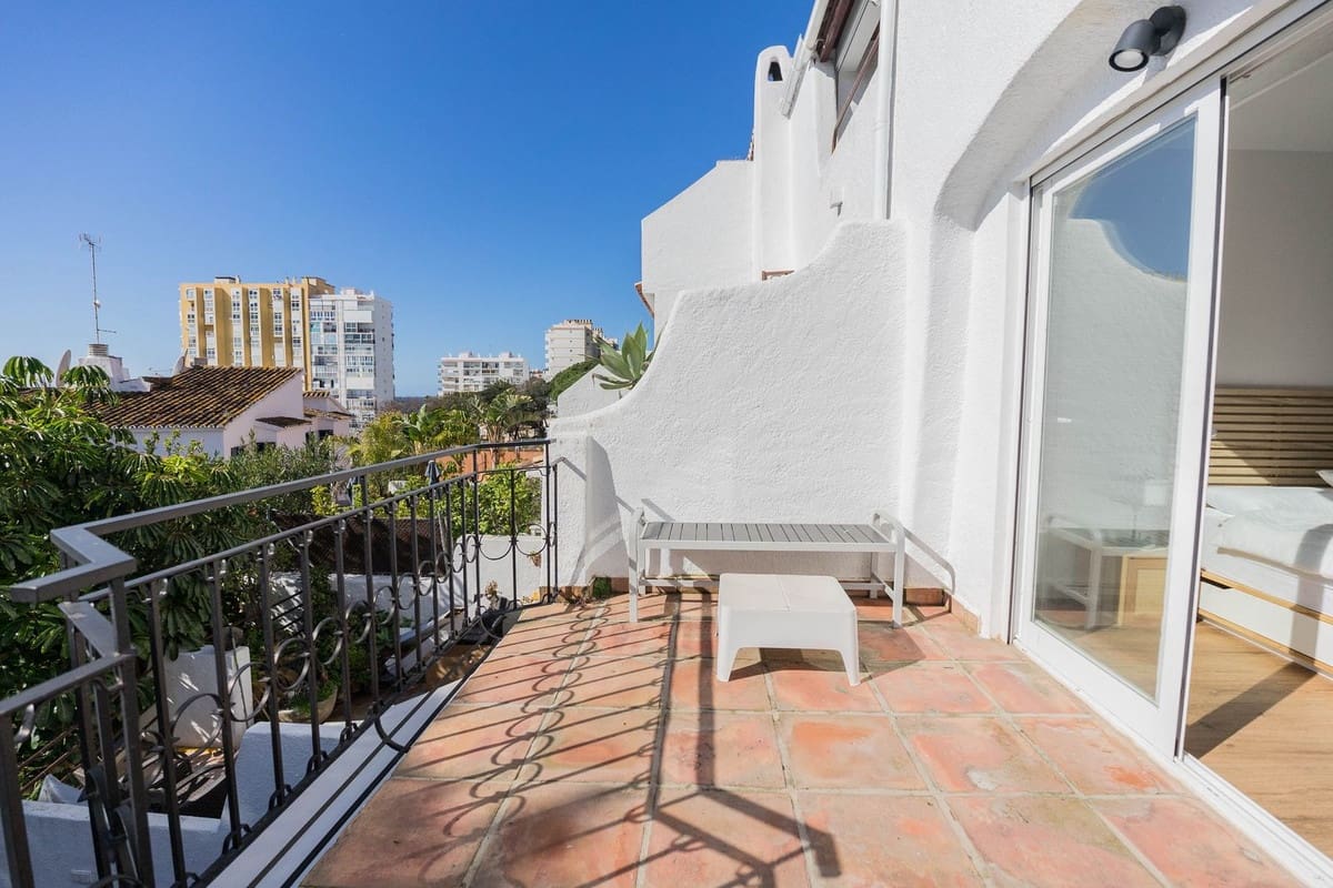 4 bedroom Semi-detached Villa for sale in Calahonda - € 587,000 (Ref: 9670511)