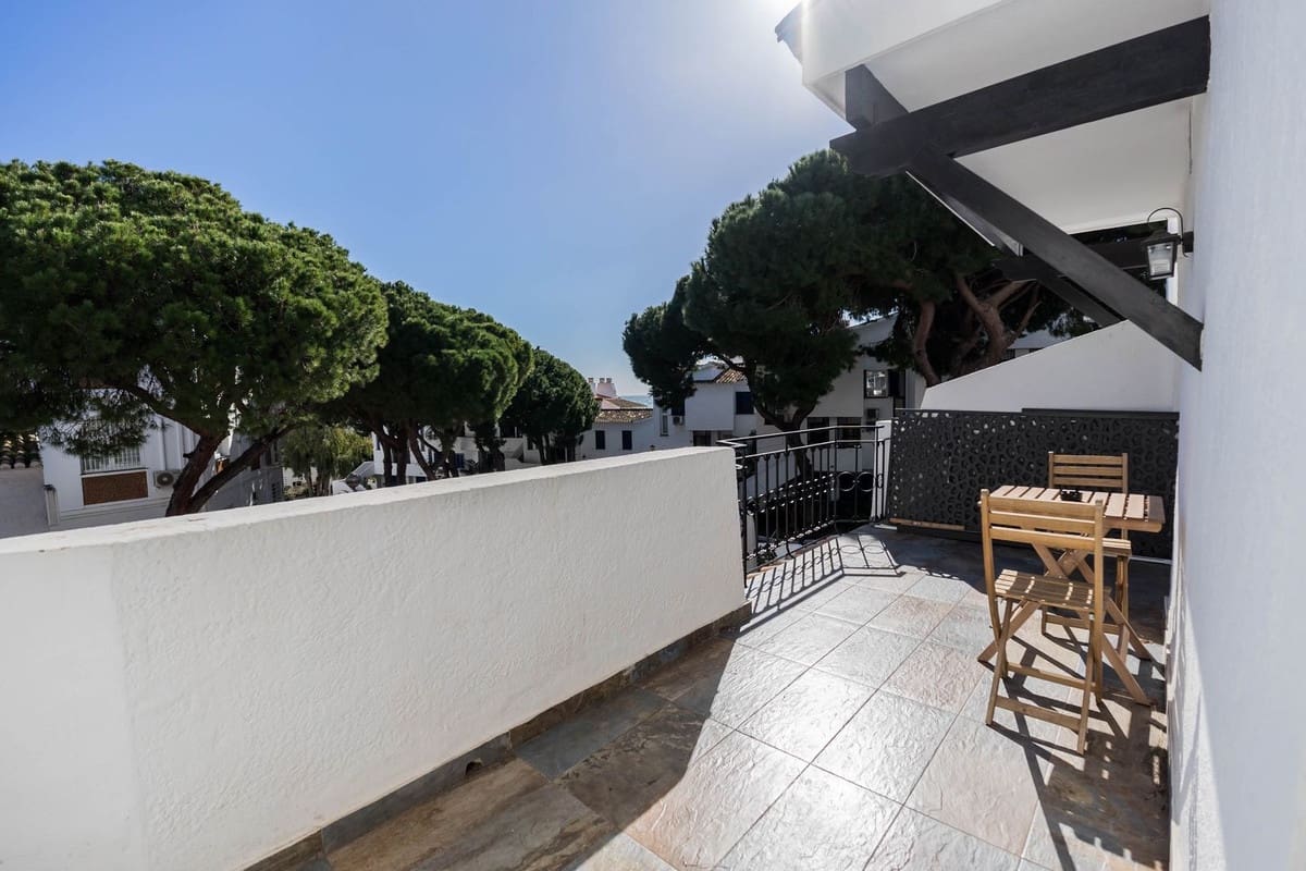 4 bedroom Semi-detached Villa for sale in Calahonda - € 587,000 (Ref: 9670511)