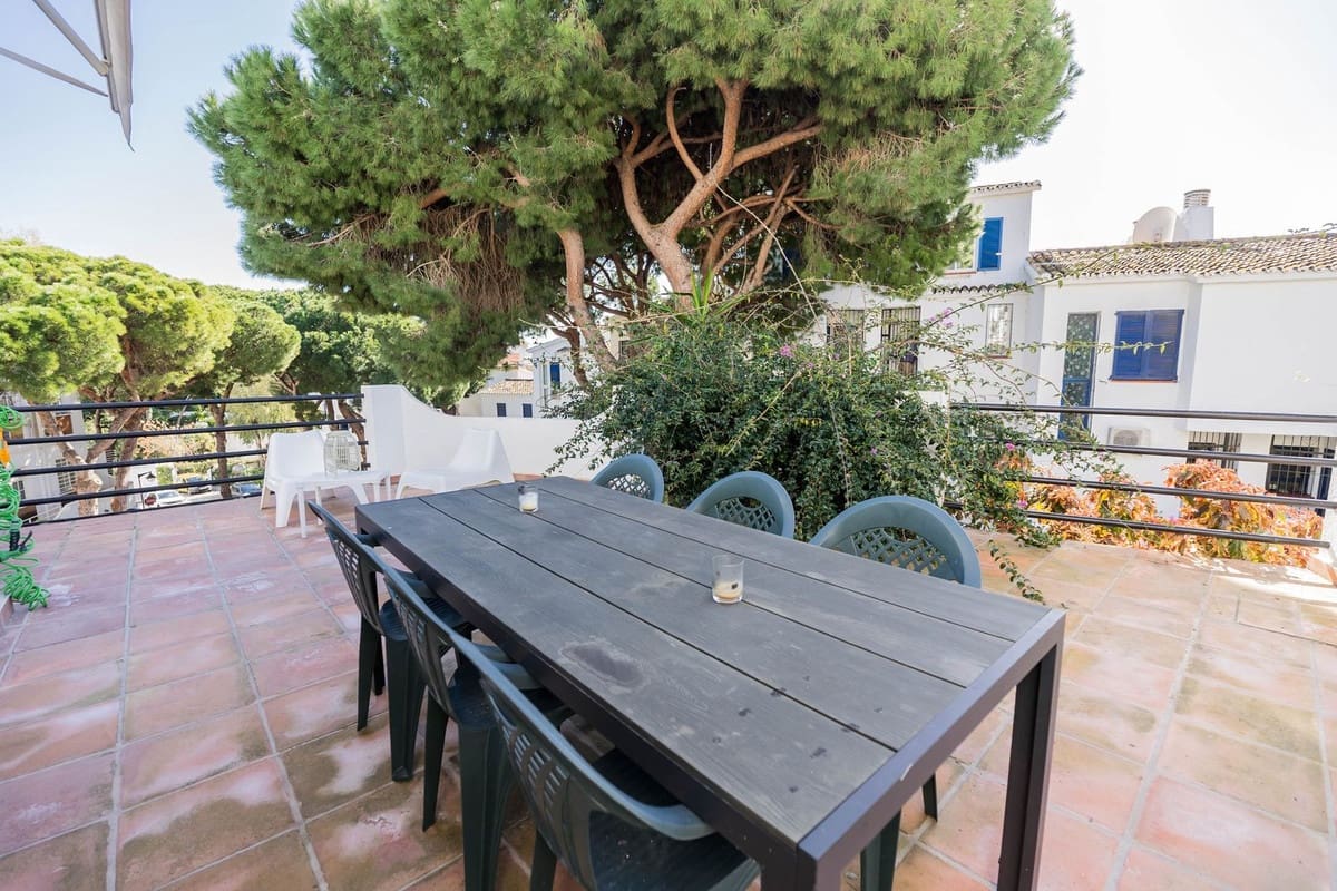 4 bedroom Semi-detached Villa for sale in Calahonda - € 587,000 (Ref: 9670511)