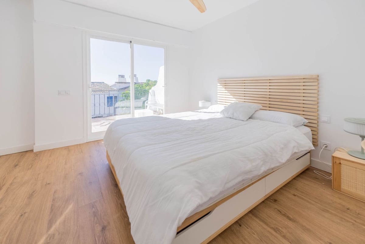 4 bedroom Semi-detached Villa for sale in Calahonda - € 587,000 (Ref: 9670511)