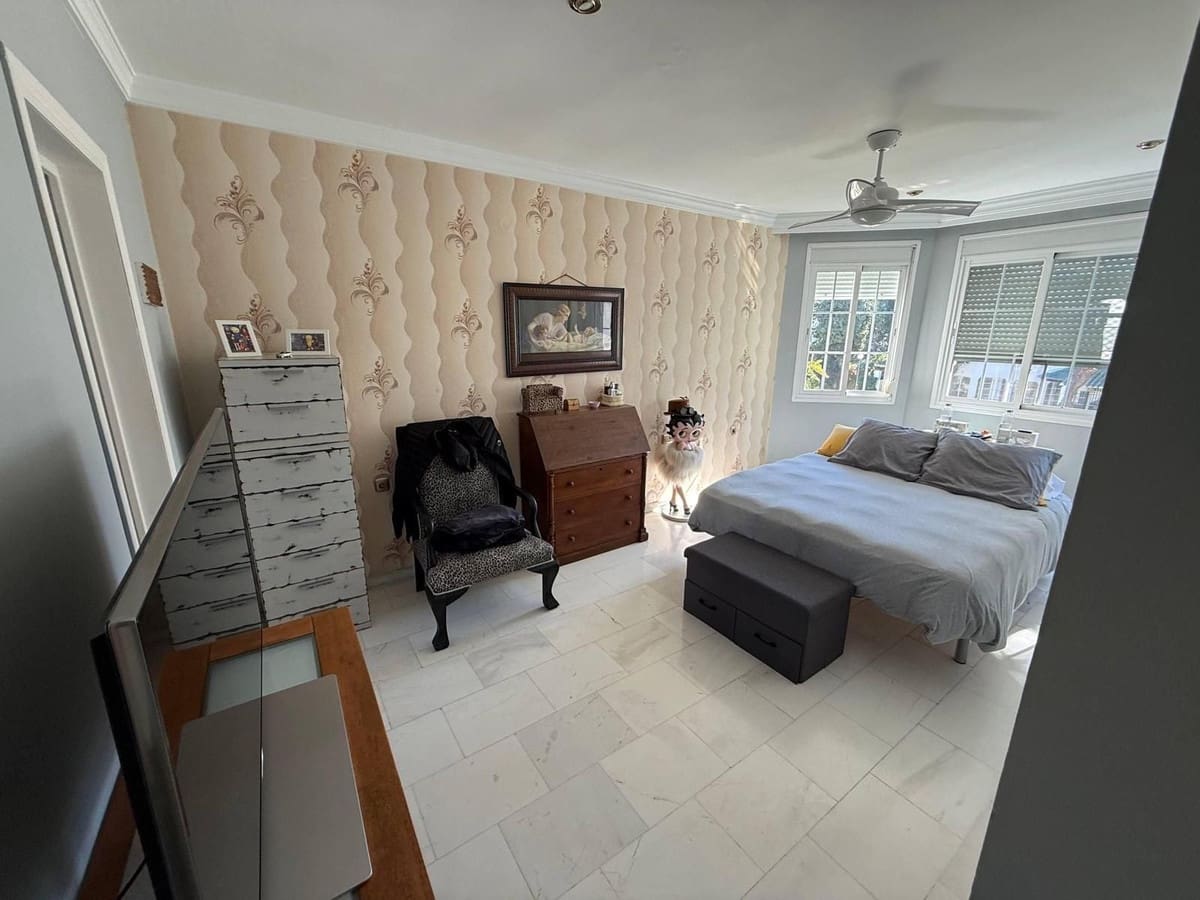 3 slaapkamer Huis te koop in Nueva Andalucia met zwembad - € 678.000 (Ref: 9670513)