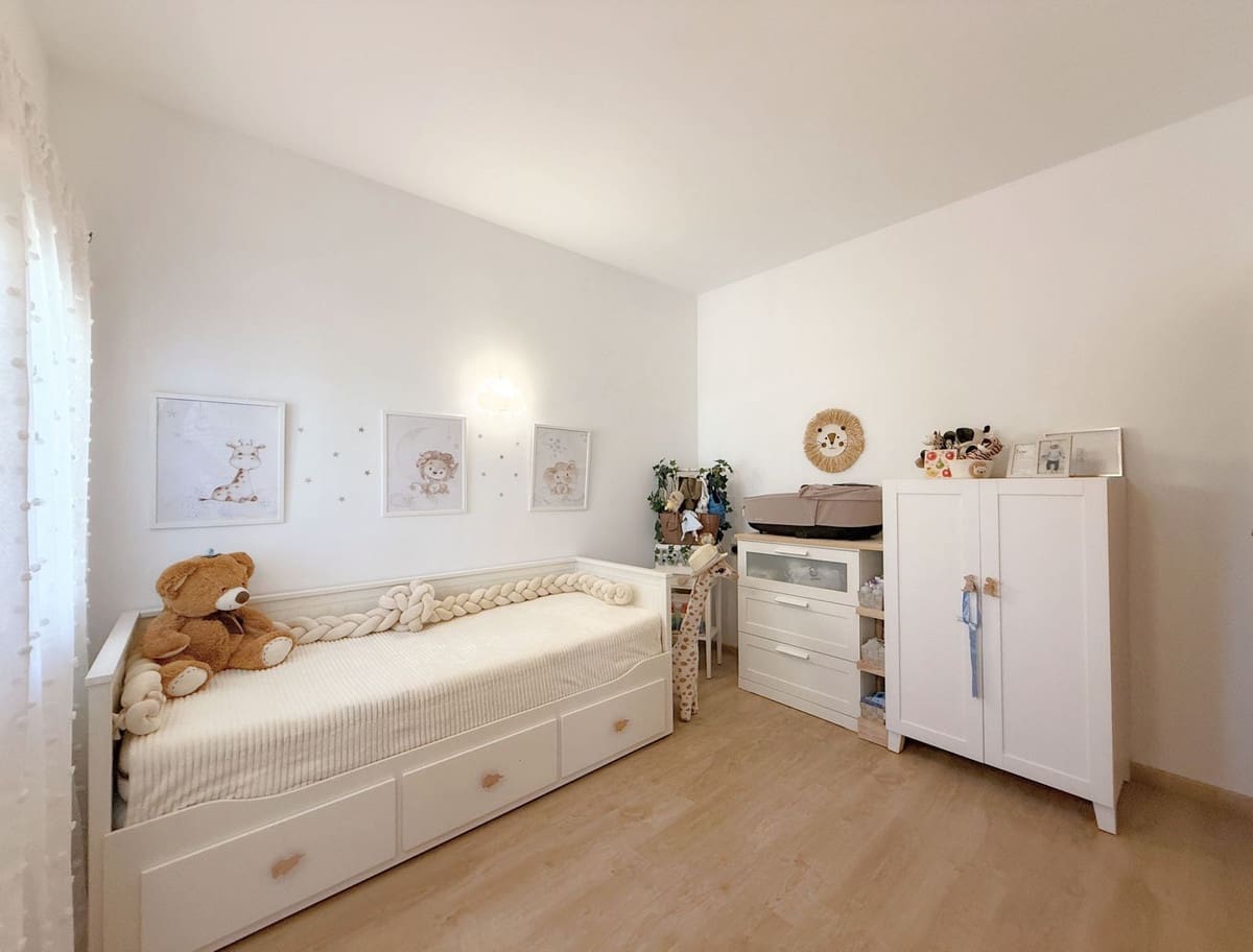 3 makuuhuone Paritalo myytävänä paikassa Bahia Dorada mukana uima-altaan - 645 000 € (Ref: 9670514)